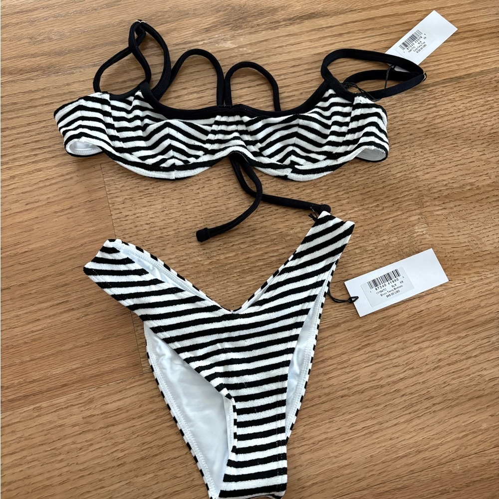 Frankie’s bikinis set